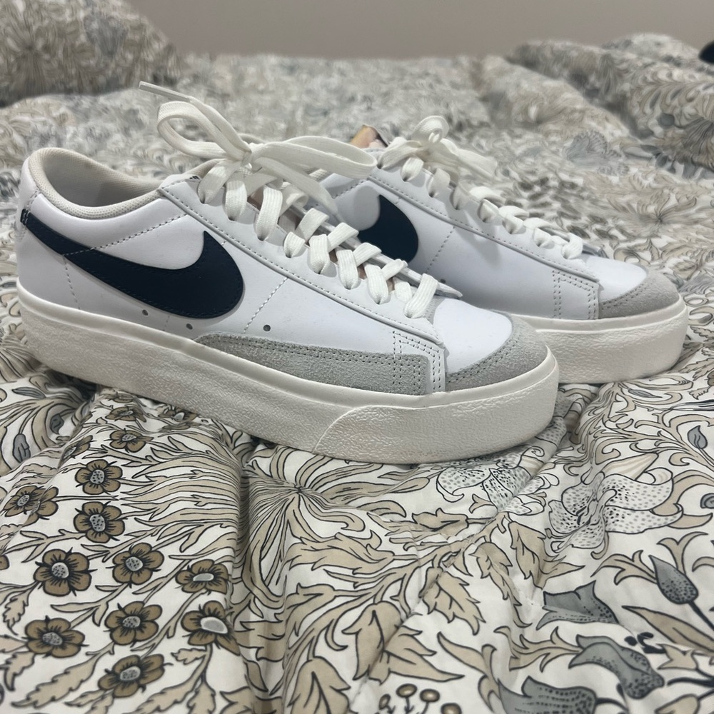 Nike White and Black Women's Sneakers